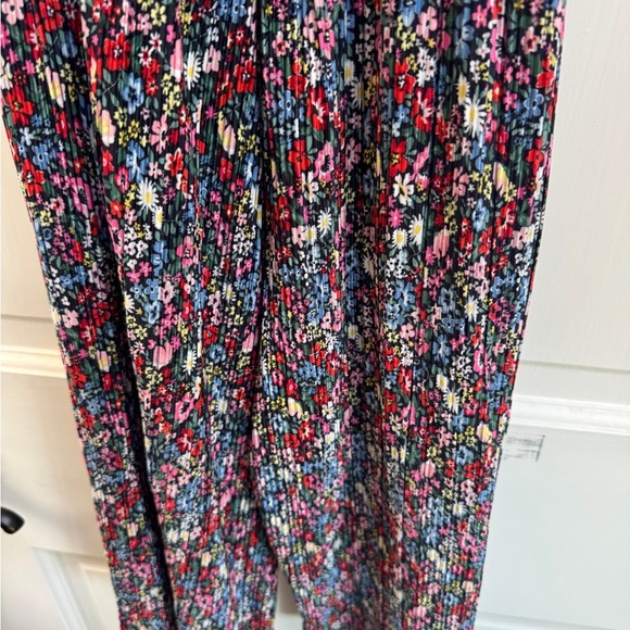 NWOT H&M Girls Size 4 5 Y Multicolor Pleated Short Sleeve Floral Romper - Picture 3 of 5